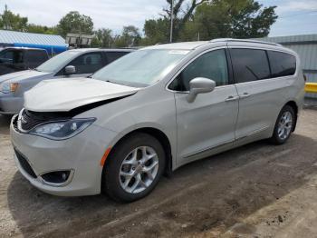  Salvage Chrysler Pacifica