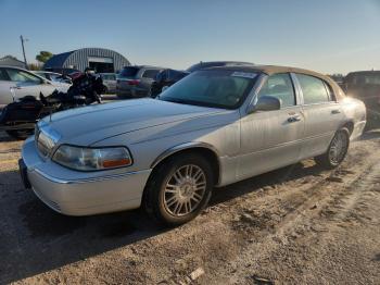  Salvage Lincoln Towncar