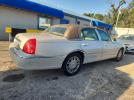 Lincoln Towncar Signature Limited Image 4