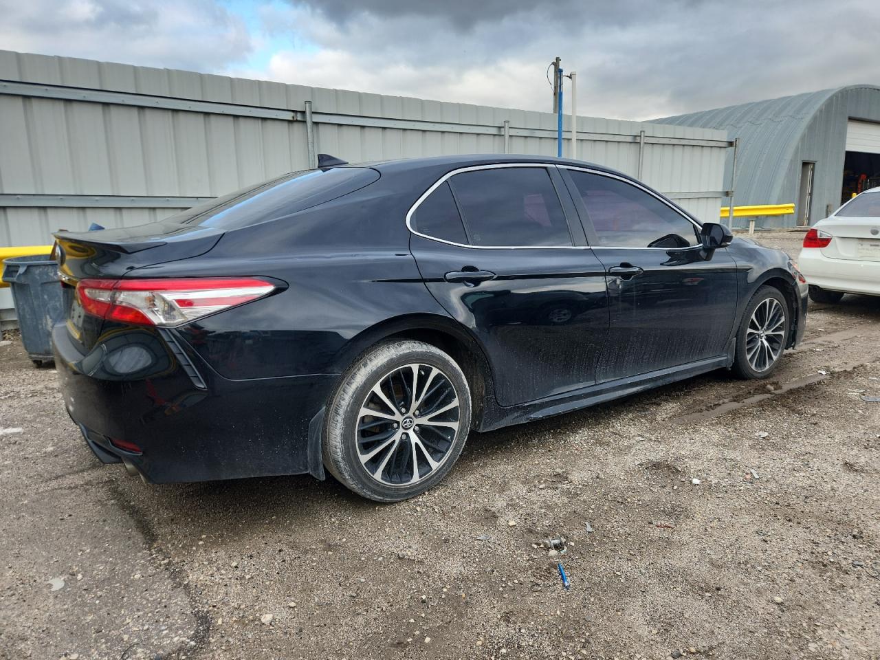 Toyota Camry L Image 9