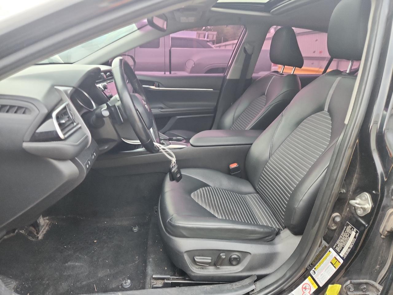 Toyota Camry L Image 6