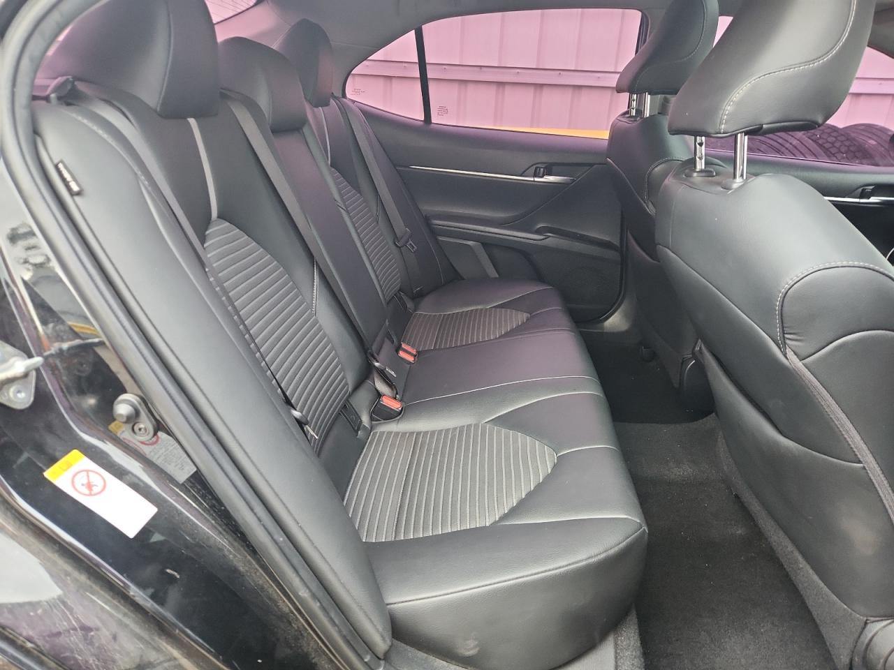 Toyota Camry L Image 12