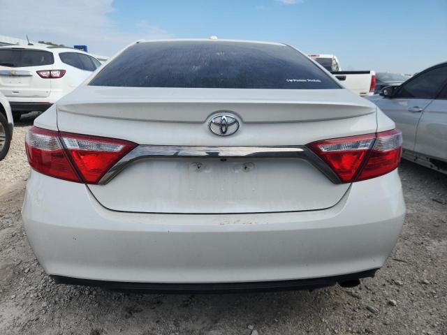 Toyota Camry Le Image 10