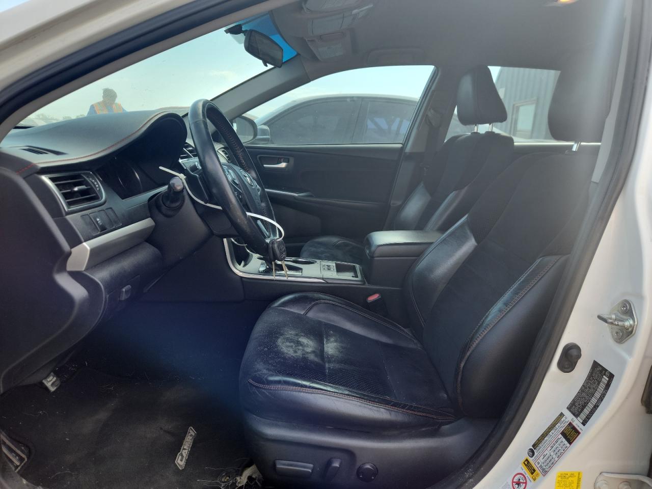 Toyota Camry Le Image 9