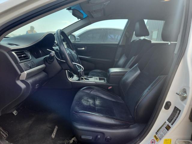 Toyota Camry Le Image 9