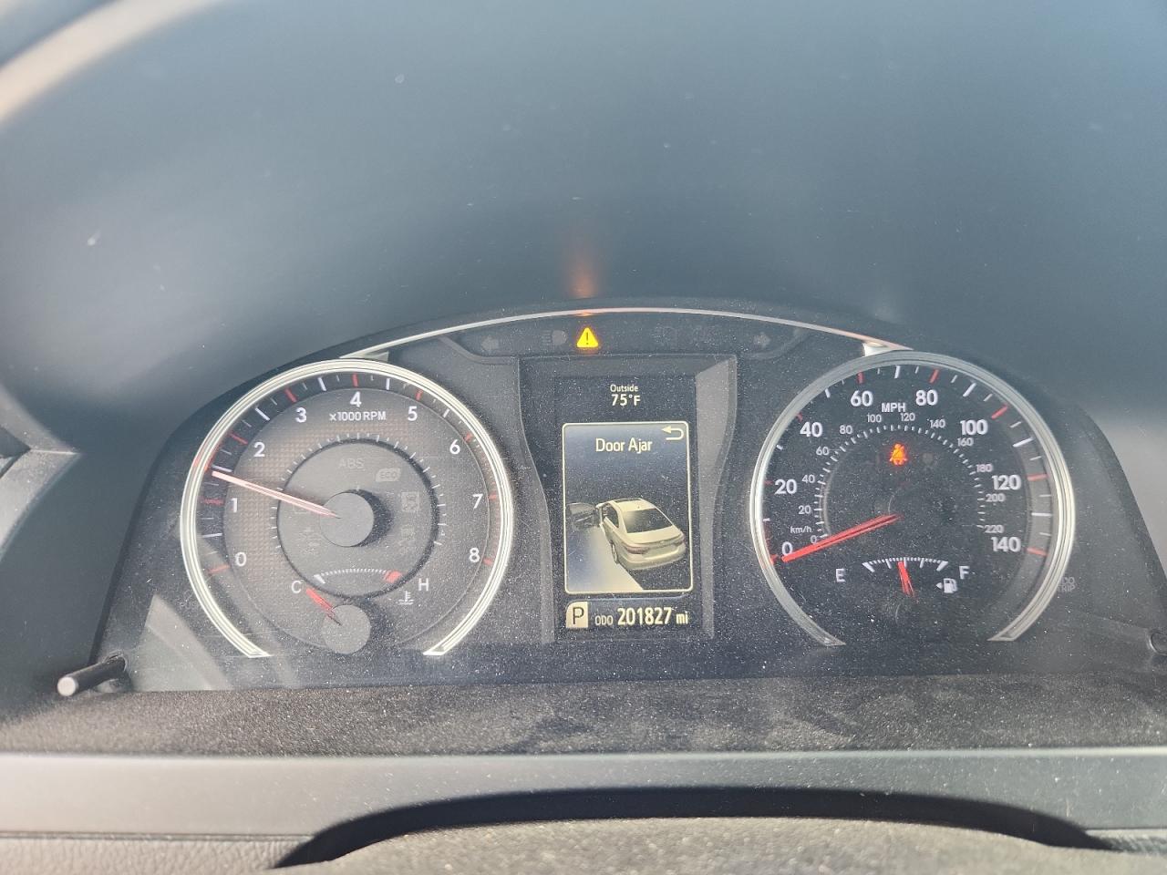 Toyota Camry Le Image 12