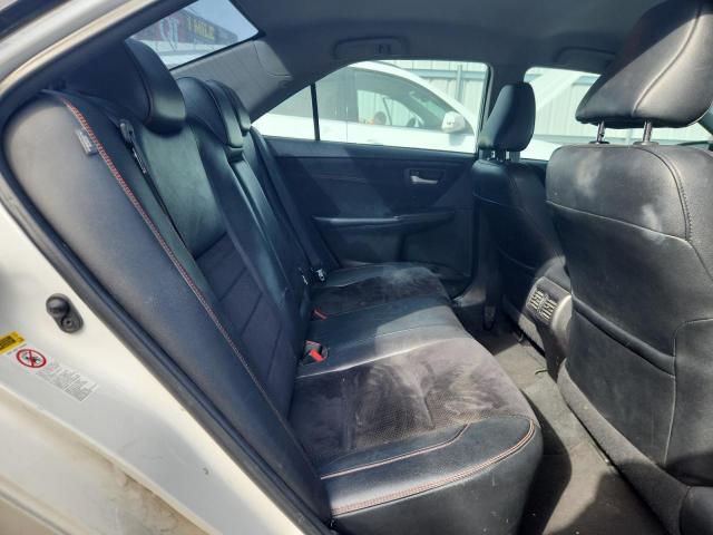 Toyota Camry Le Image 11