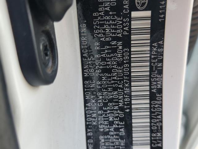 Toyota Camry Le Image 8