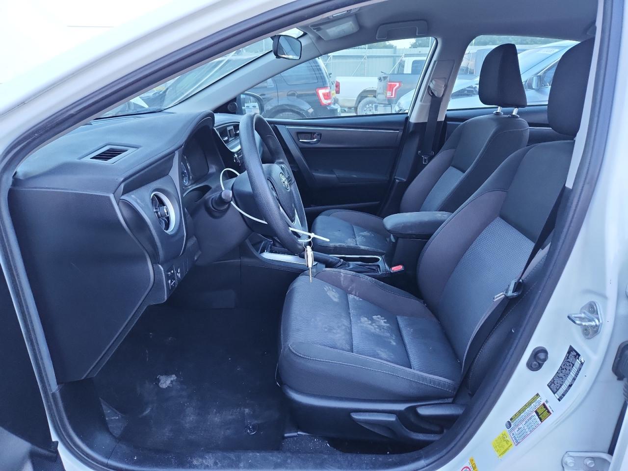 Toyota Corolla L Image 6