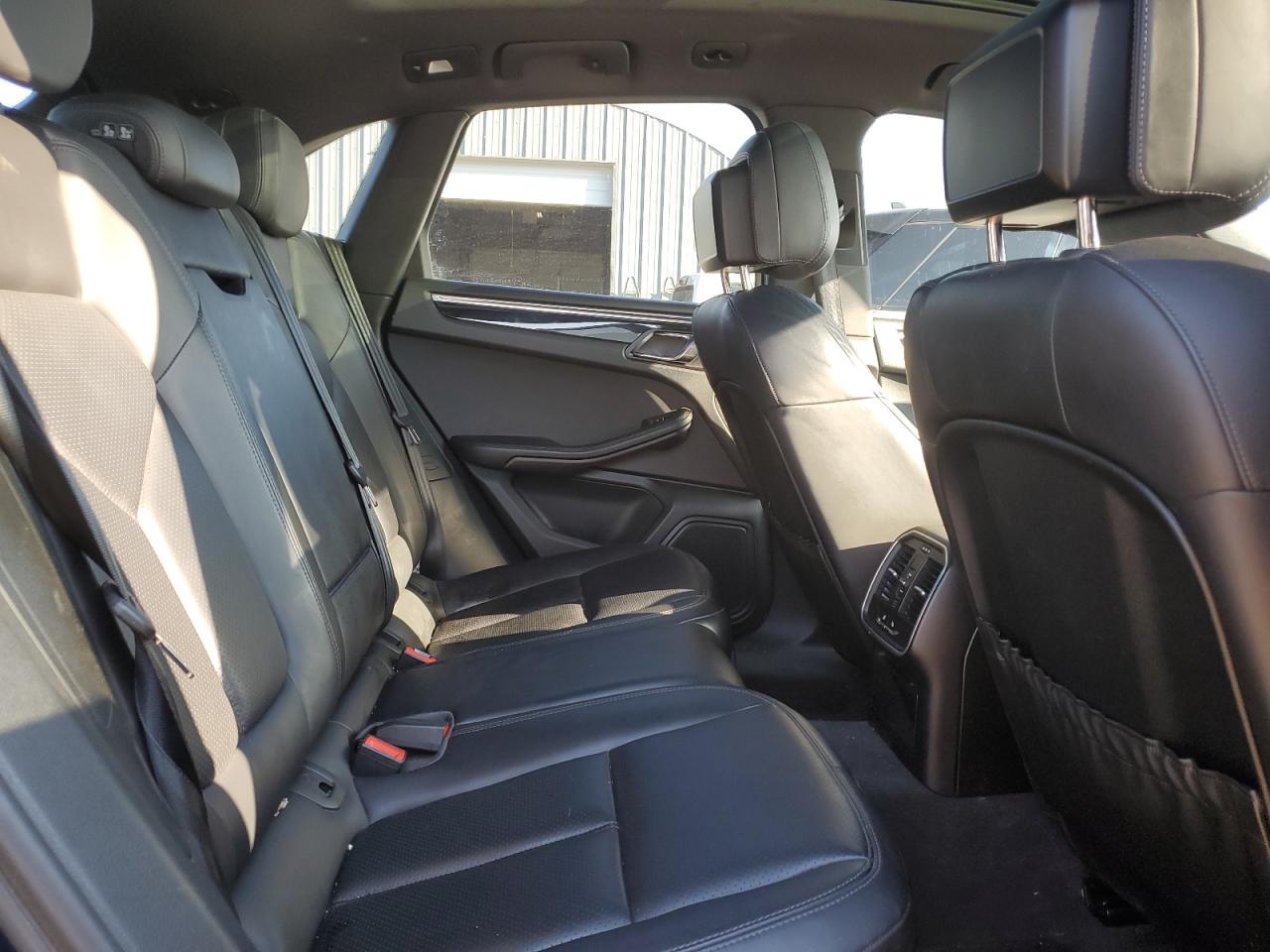 Porsche Macan S Image 4