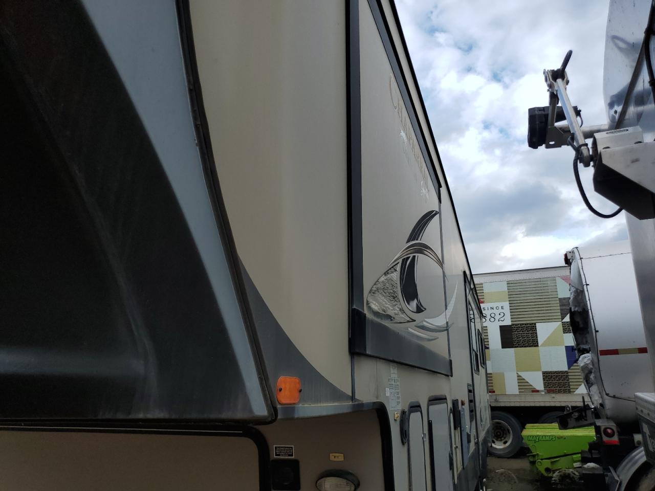 Chaparral Trailer Image 8