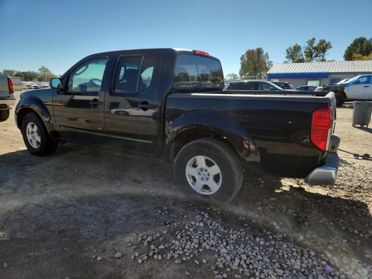 Nissan Frontier Crew Cab Le Image 10