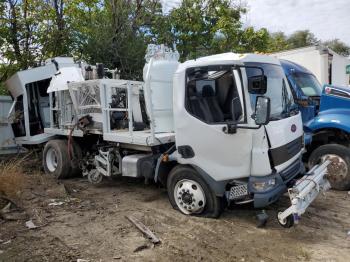  Salvage Peterbilt 220