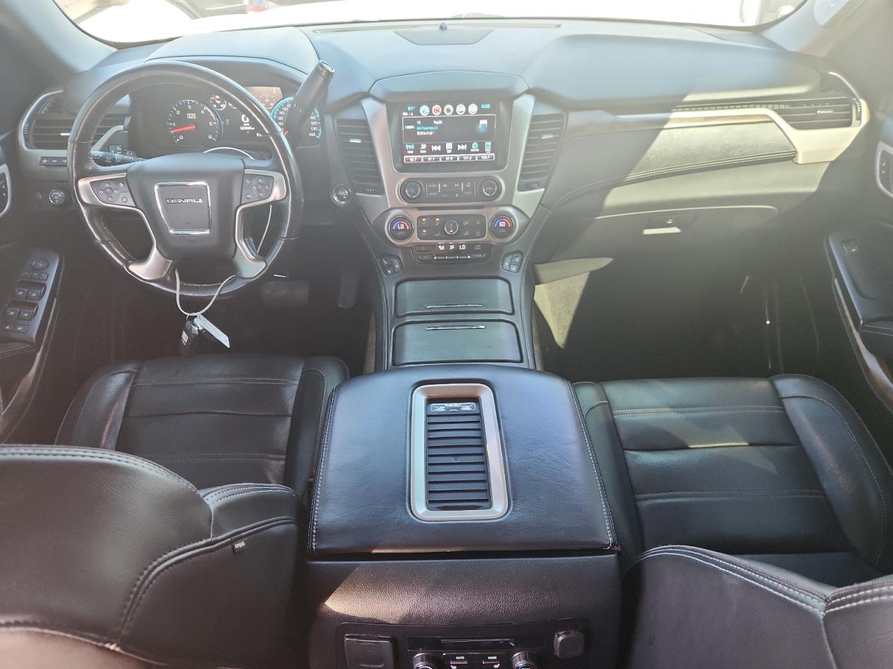 GMC Yukon Denali Image 13