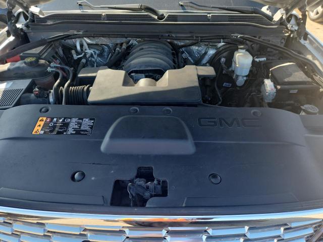 GMC Yukon Denali Image 12