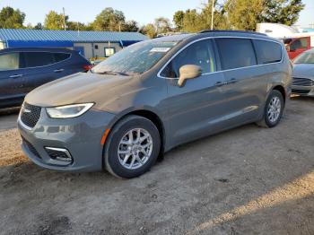  Salvage Chrysler Pacifica