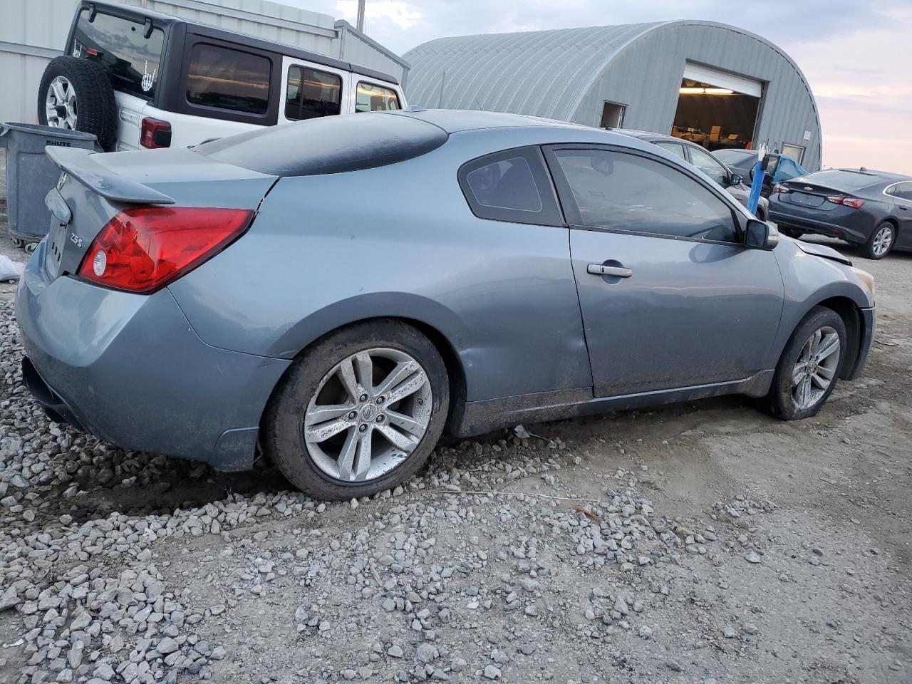 Nissan Altima S Image 8