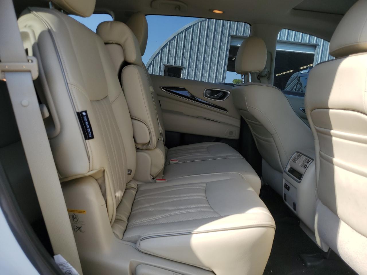 INFINITI Qx Luxe Image 12