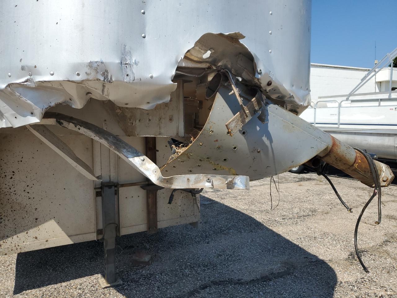 Hors Trailer Image 6