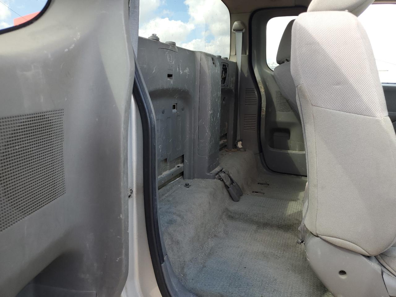 Nissan Frontier S Image 4