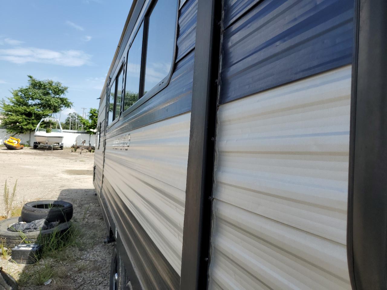 Forest River Cherokee Grey Wolf T Image 5