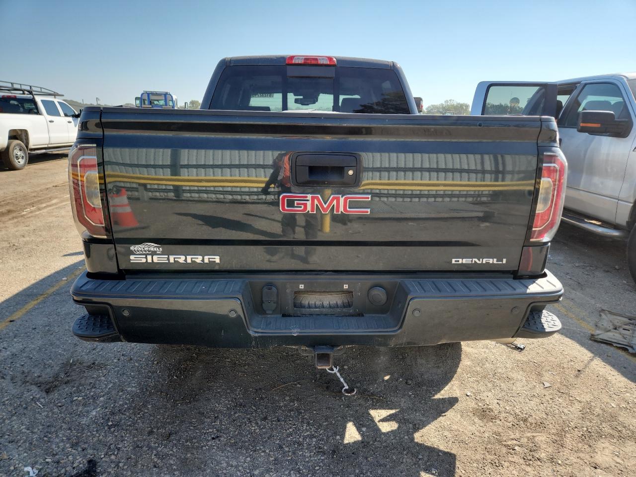 GMC Sierra K1500 Denali Image 2