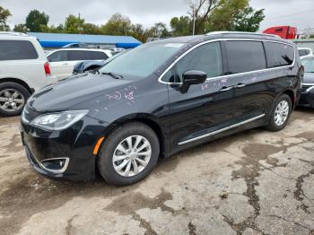  Salvage Chrysler Pacifica