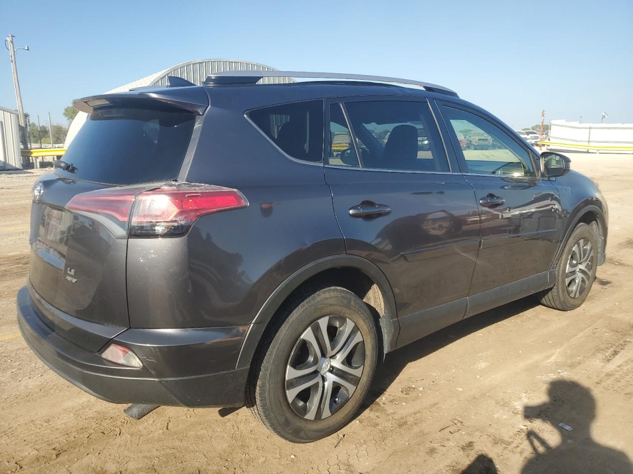 Toyota RAV4 Le Image 11