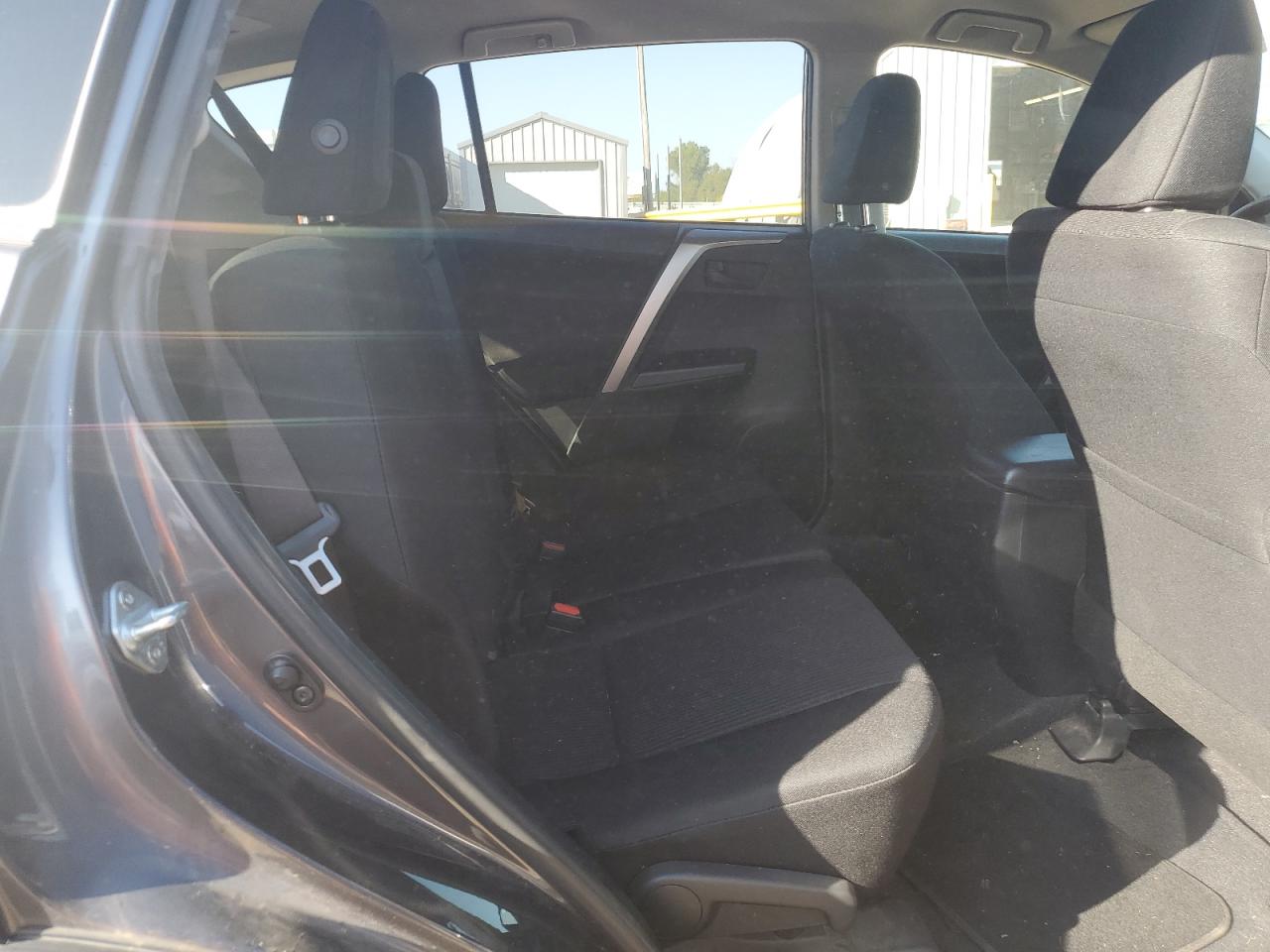 Toyota RAV4 Le Image 7