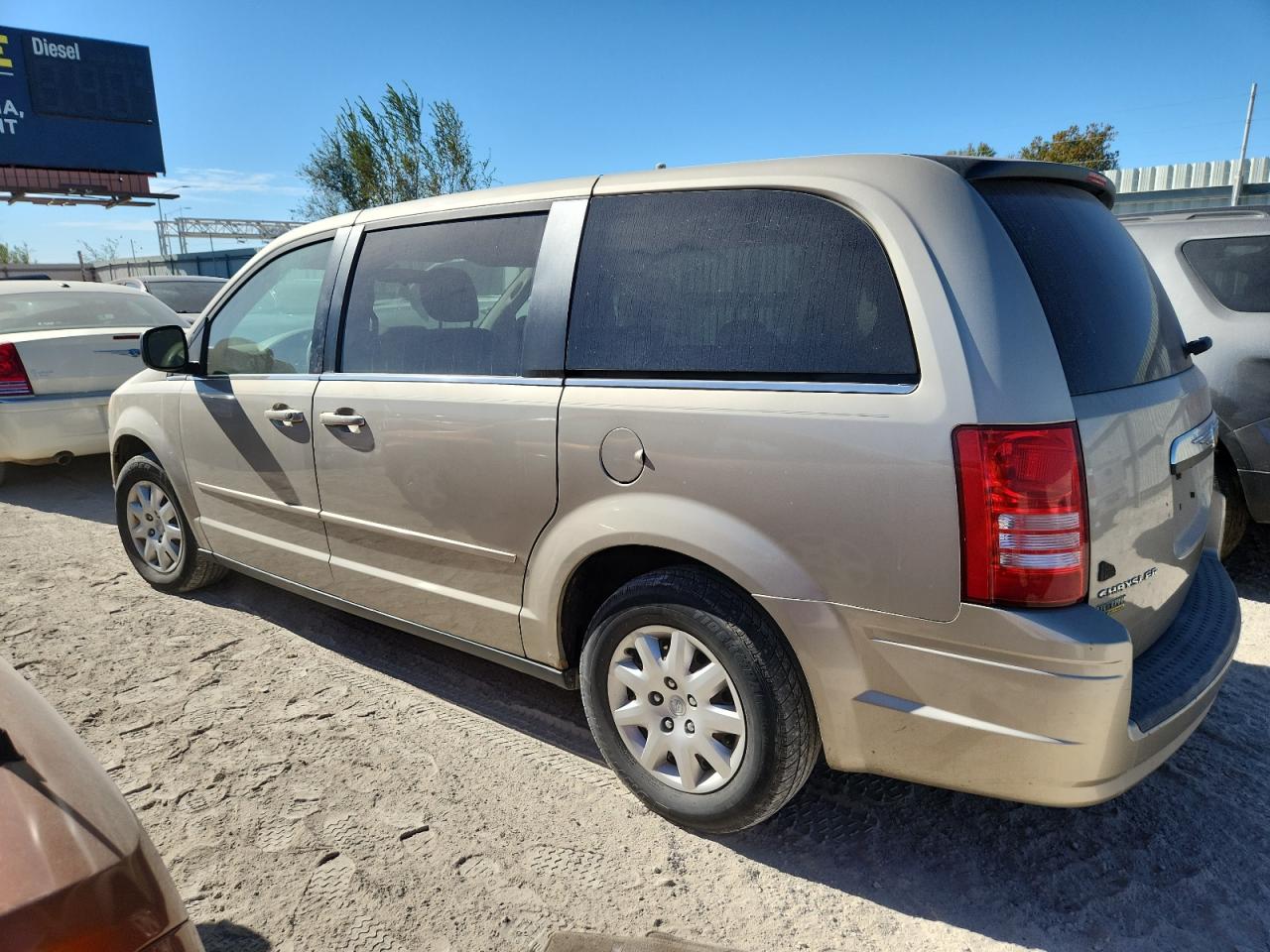 Chrysler Minivan Lx Image 9