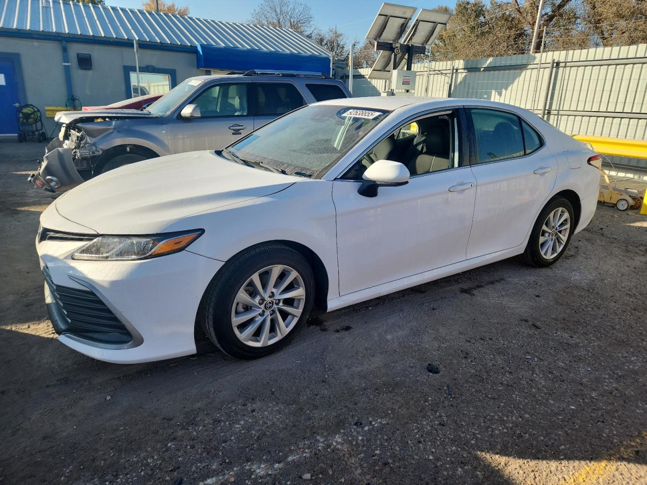 Toyota Camry Le Image 1