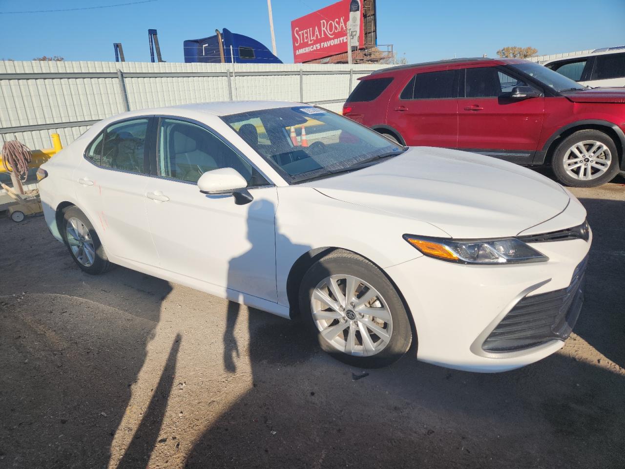 Toyota Camry Le Image 10