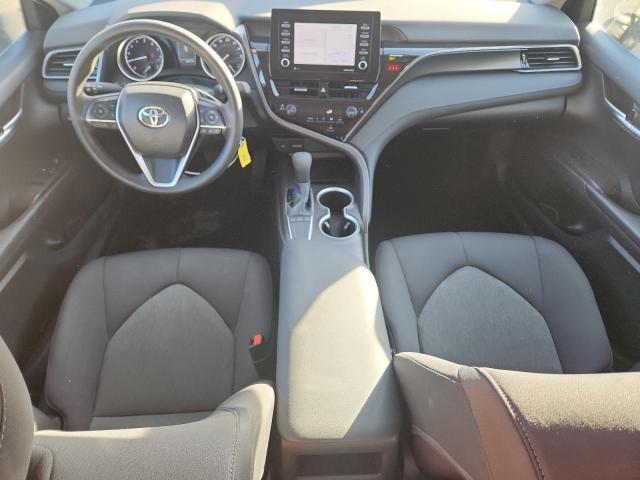 Toyota Camry Le Image 5