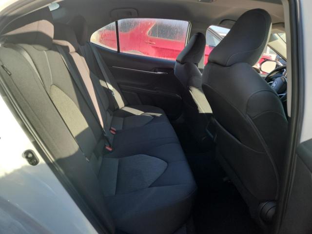 Toyota Camry Le Image 12