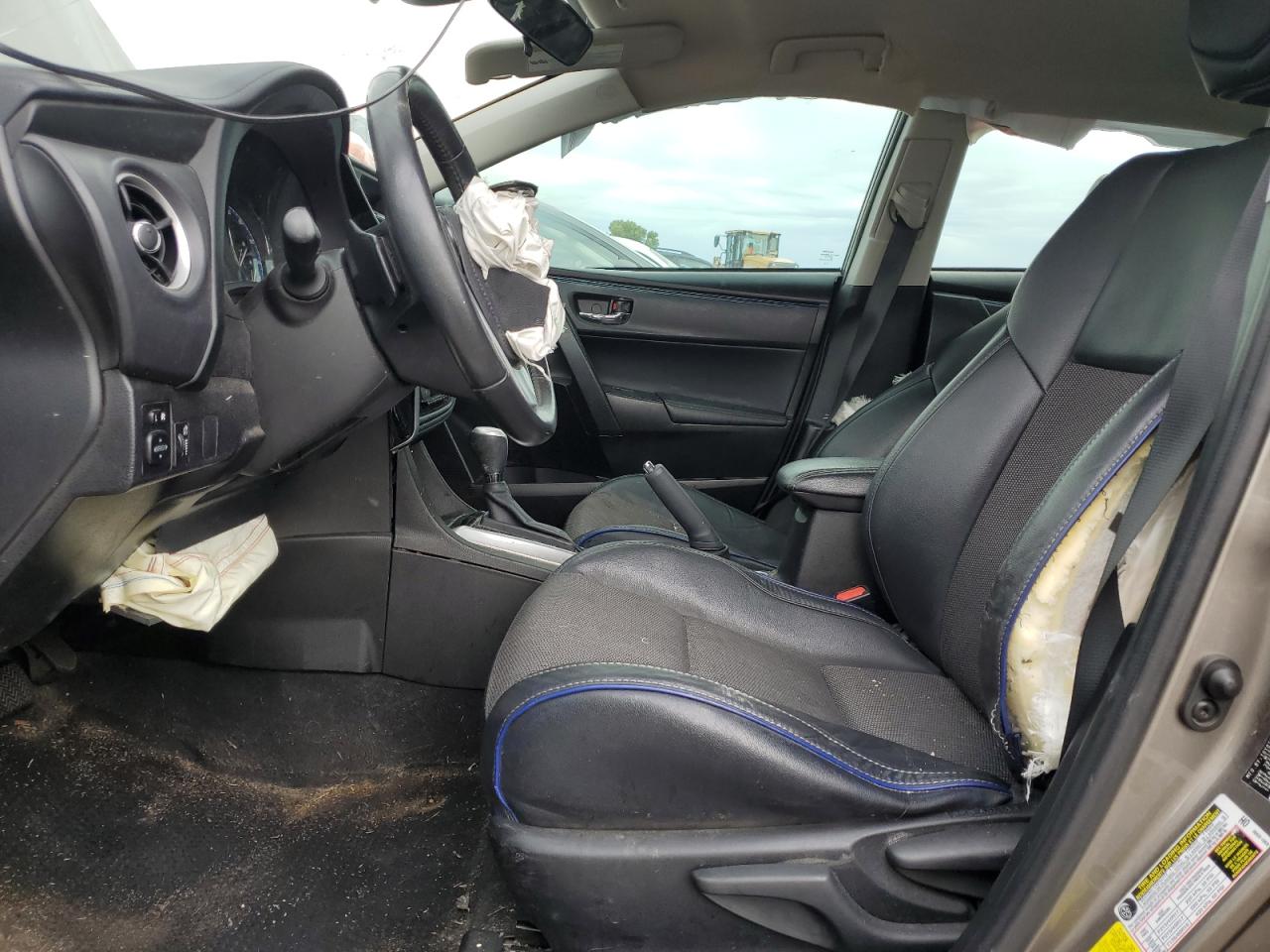 Toyota Corolla L Image 4