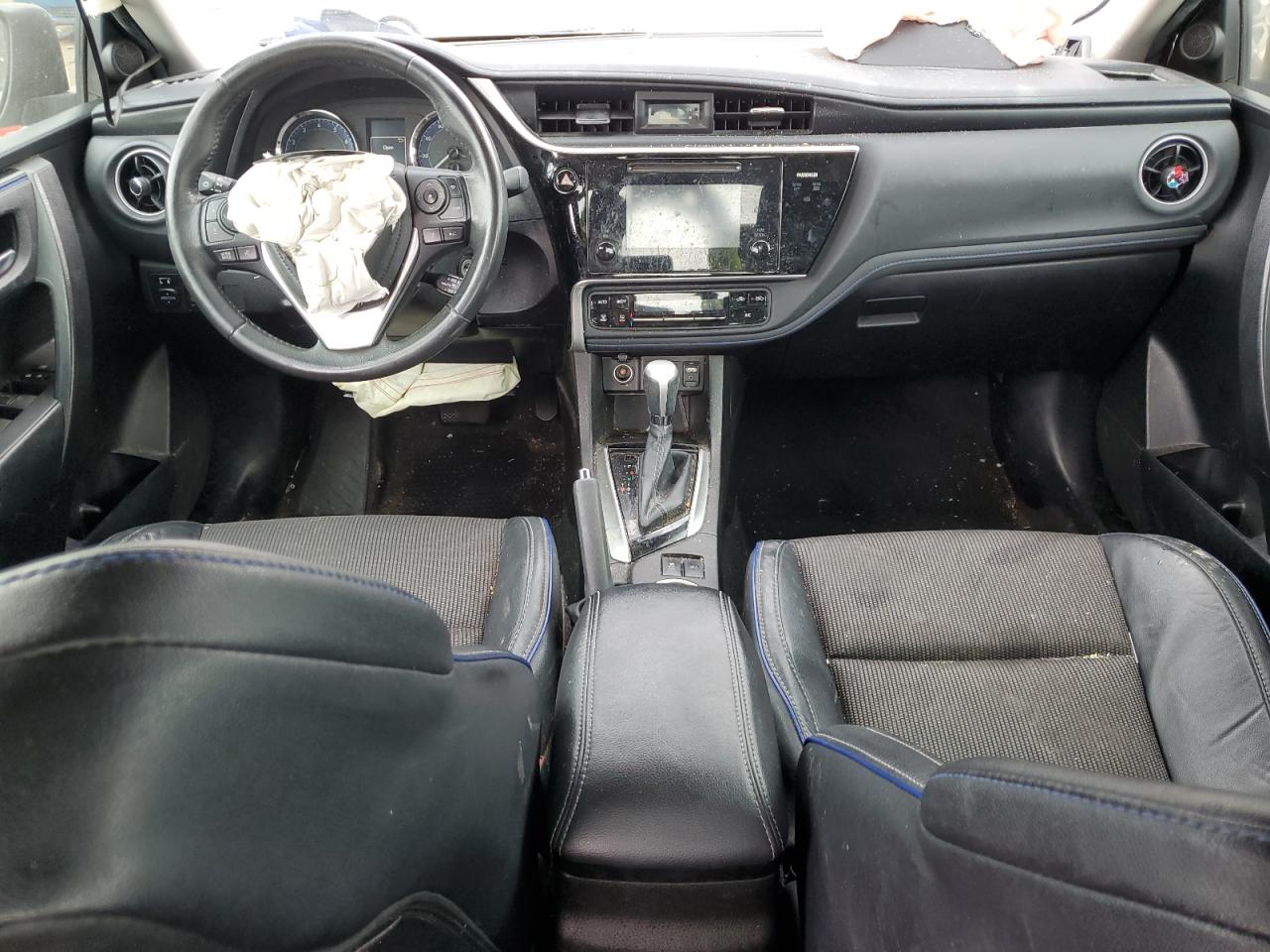 Toyota Corolla L Image 12