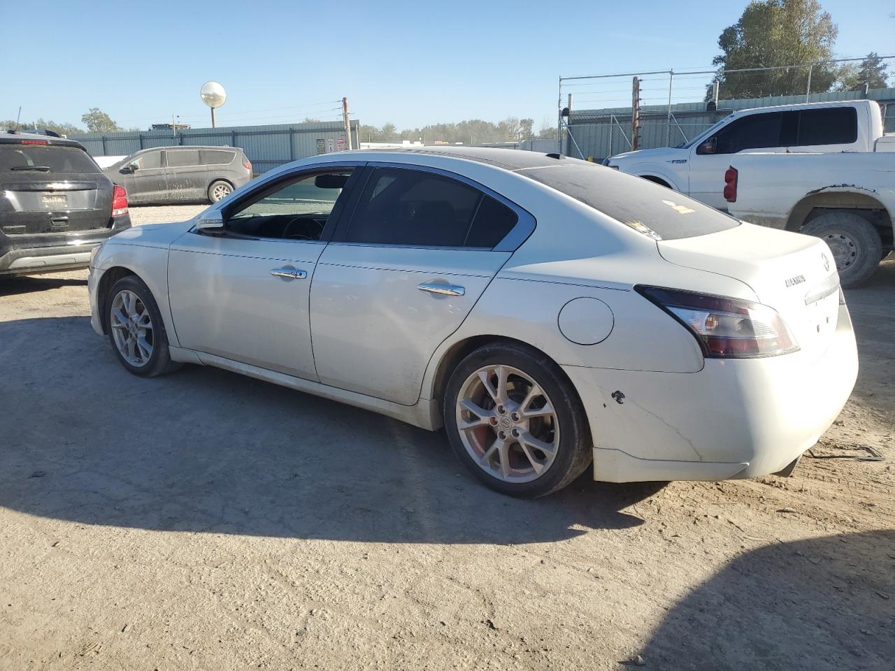 Nissan Maxima S Image 3