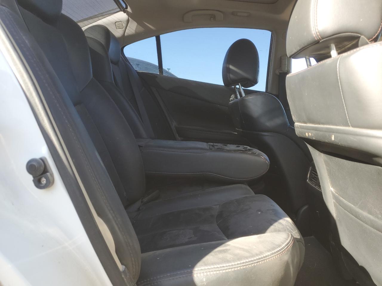 Nissan Maxima S Image 8