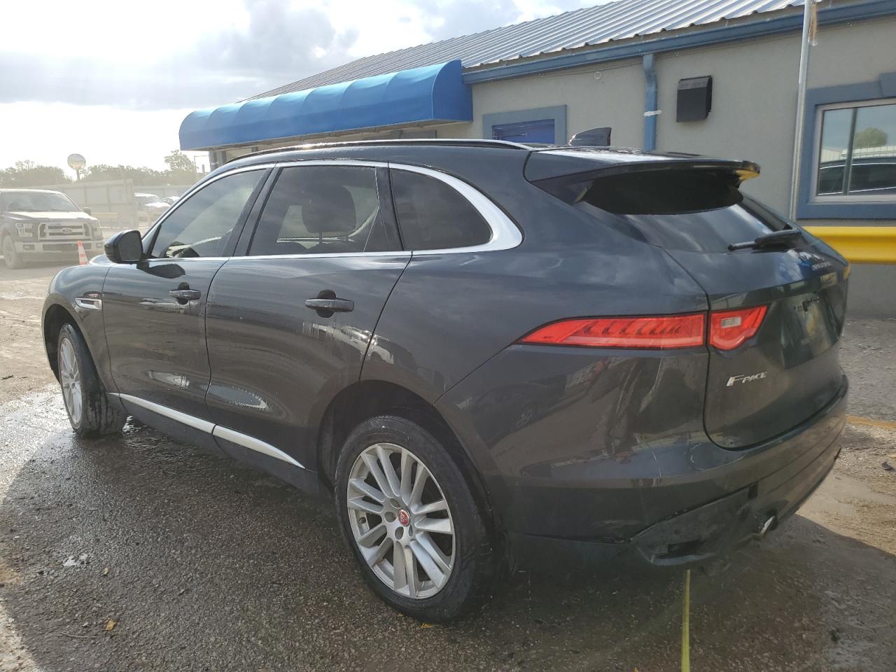 Jaguar F-PACE Prestige Image 3