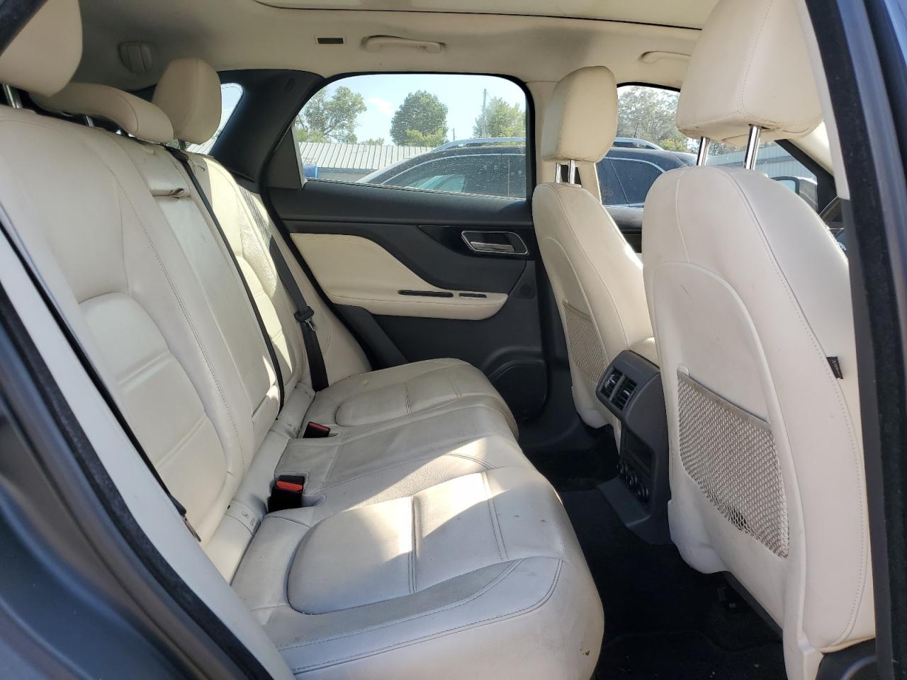 Jaguar F-PACE Prestige Image 9