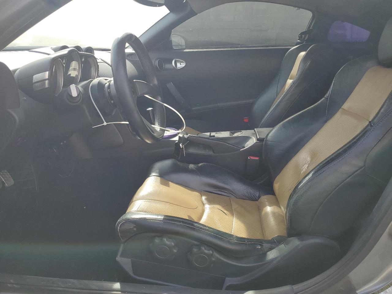 Nissan 350Z Coupe Image 12