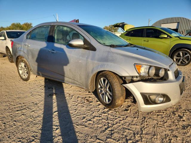 Chevrolet Sonic Lt Image 3