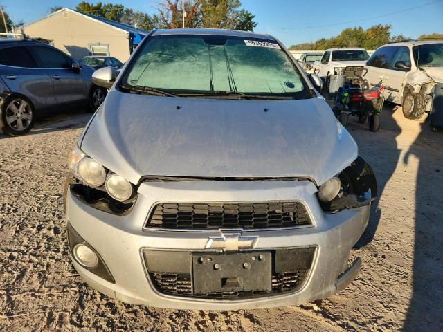 Chevrolet Sonic Lt Image 5