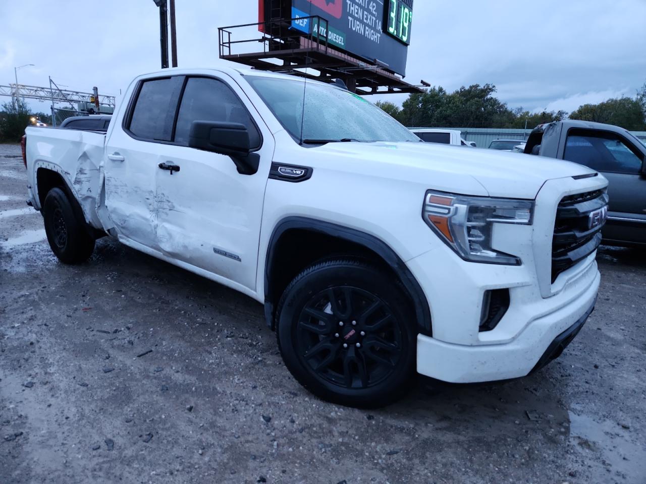 GMC Sierra C1500 Elevation Image 7