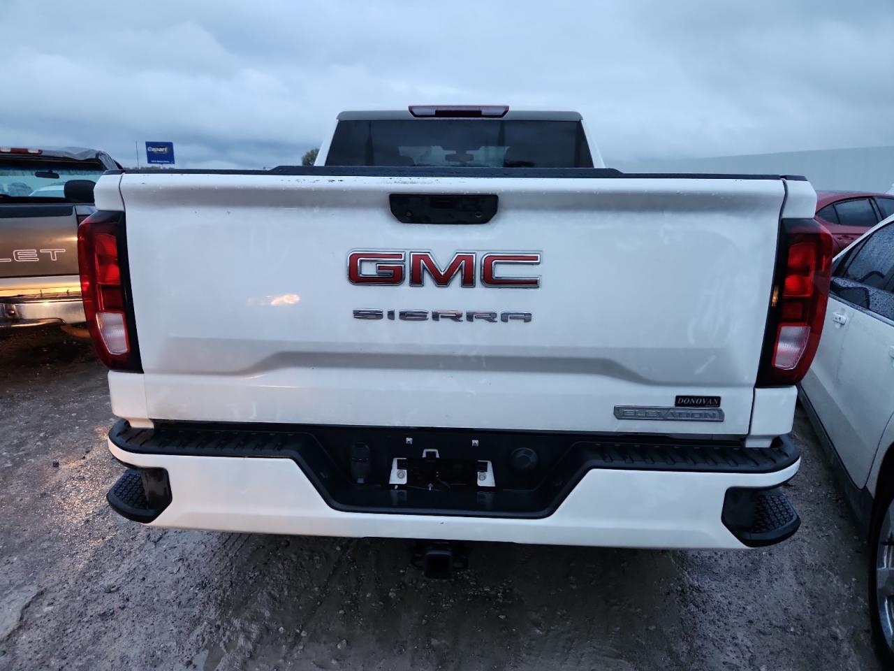 GMC Sierra C1500 Elevation Image 4
