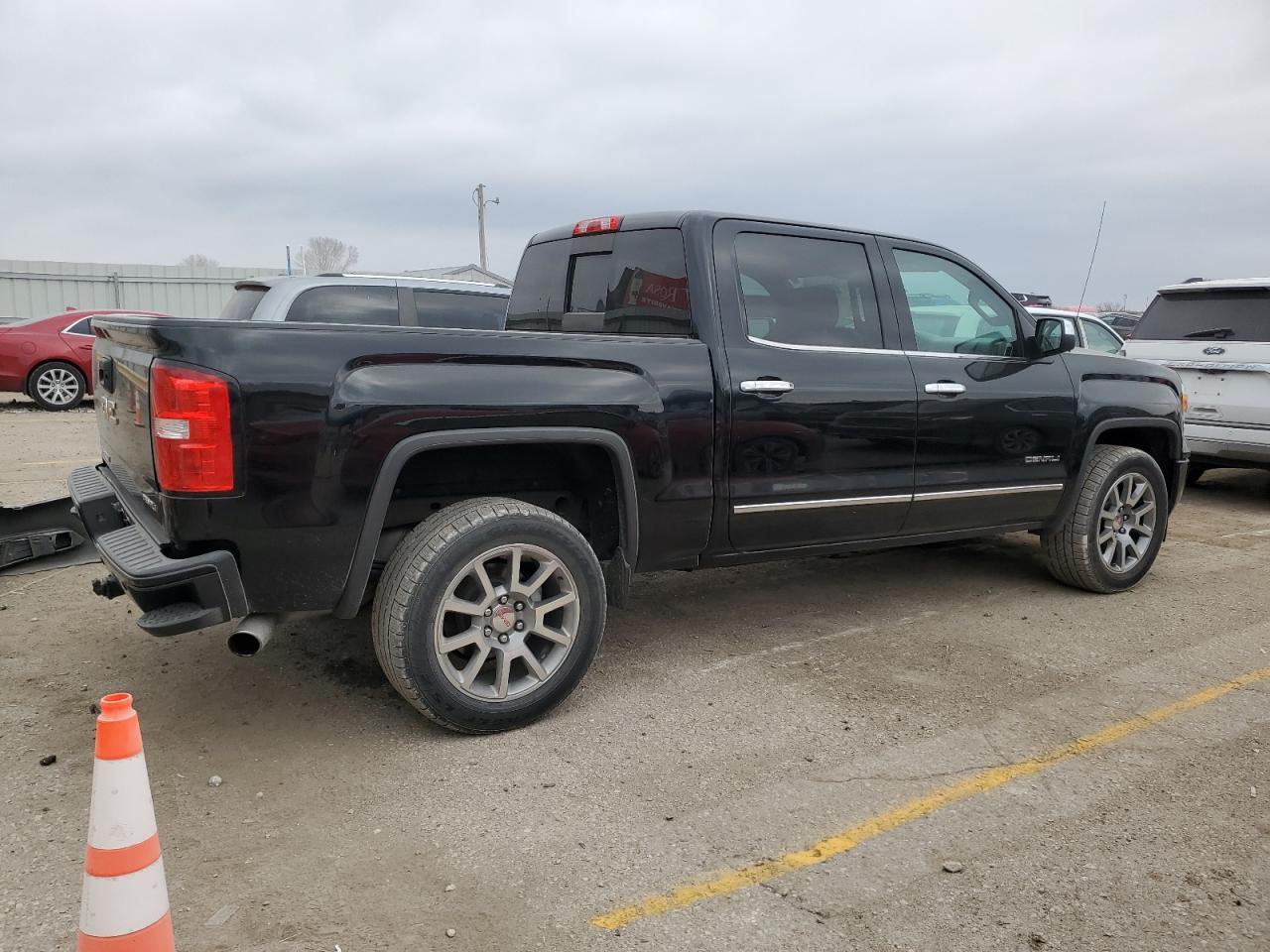 GMC Sierra K1500 Denali Image 3