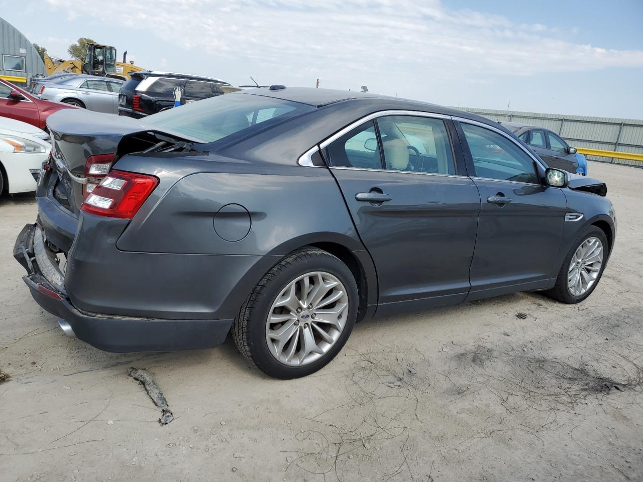 Ford Taurus Limited Image 9