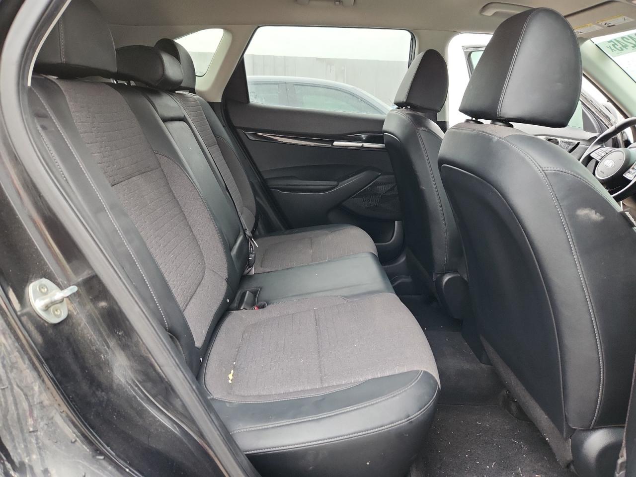 Kia Seltos S Image 4