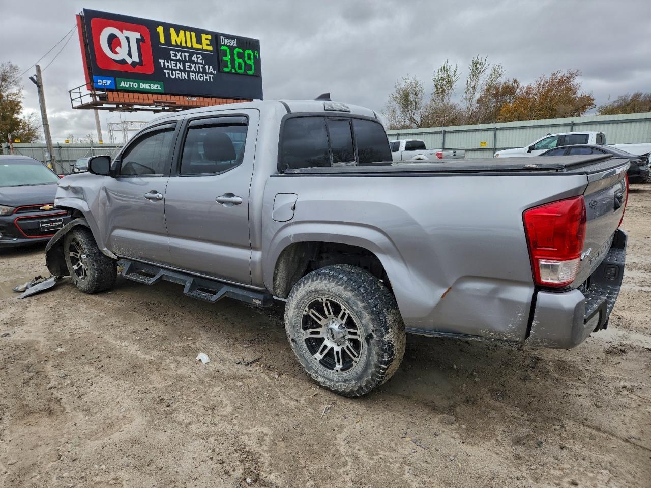 Toyota Tacoma Double Cab Image 3