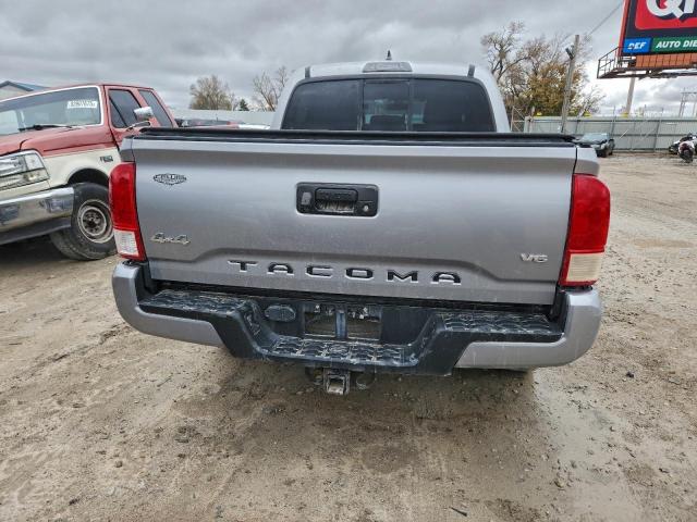 Toyota Tacoma Double Cab Image 9